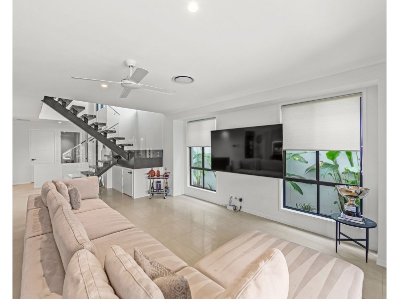 8942 The Point Circuit, Hope Island QLD 4212