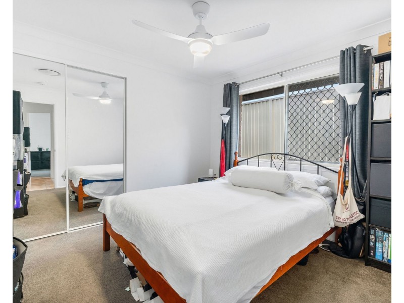 2/6 Usher Avenue, Labrador QLD 4215