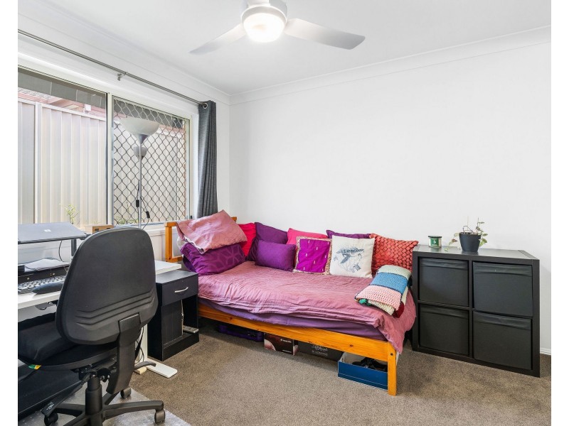 2/6 Usher Avenue, Labrador QLD 4215
