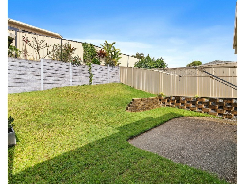 2/6 Usher Avenue, Labrador QLD 4215