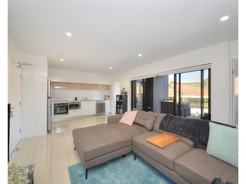 208/9 Hooker Boulevard, Broadbeach Waters QLD 4218