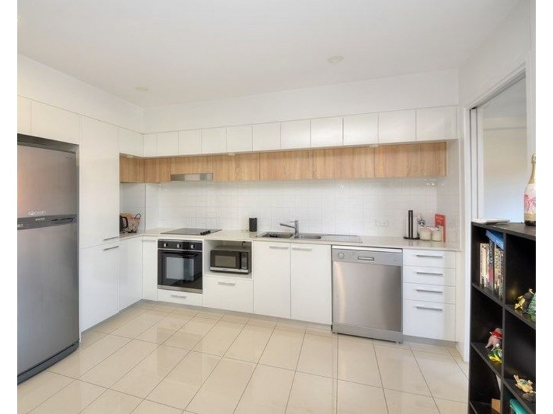 208/9 Hooker Boulevard, Broadbeach Waters QLD 4218