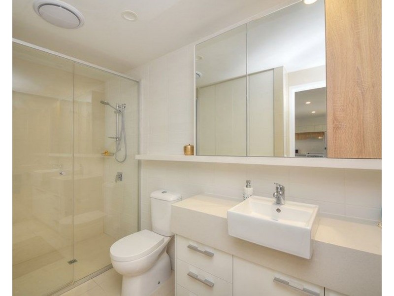 208/9 Hooker Boulevard, Broadbeach Waters QLD 4218