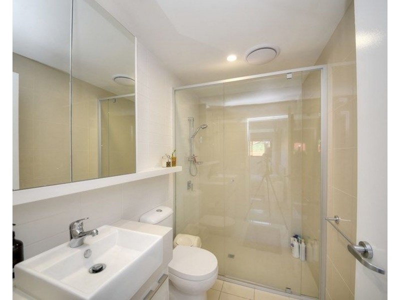 208/9 Hooker Boulevard, Broadbeach Waters QLD 4218