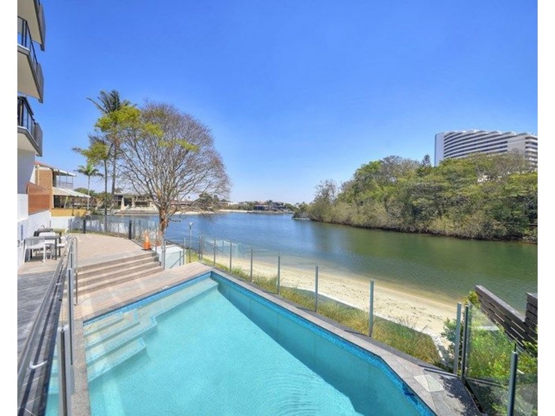 208/9 Hooker Boulevard, Broadbeach Waters QLD 4218