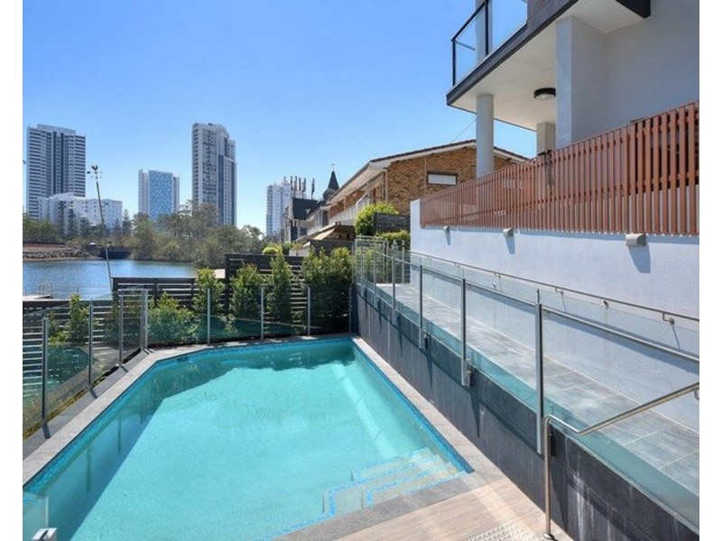 208/9 Hooker Boulevard, Broadbeach Waters QLD 4218