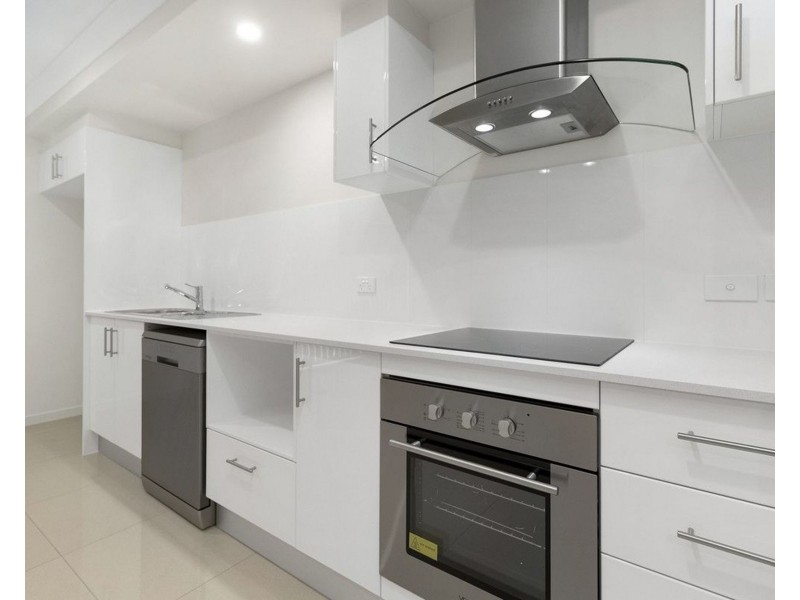 2/20A Jimmieson Avenue, Labrador QLD 4215