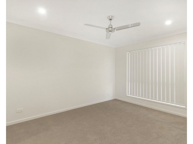 2/20A Jimmieson Avenue, Labrador QLD 4215