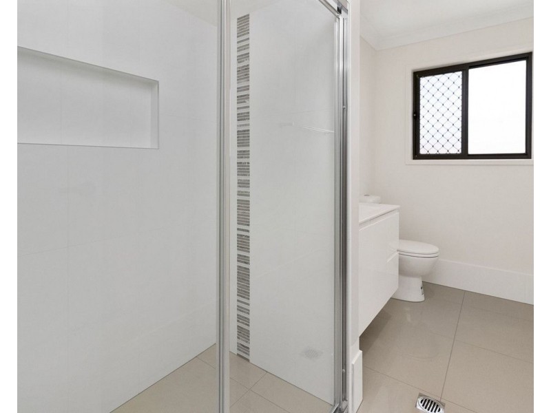 2/20A Jimmieson Avenue, Labrador QLD 4215