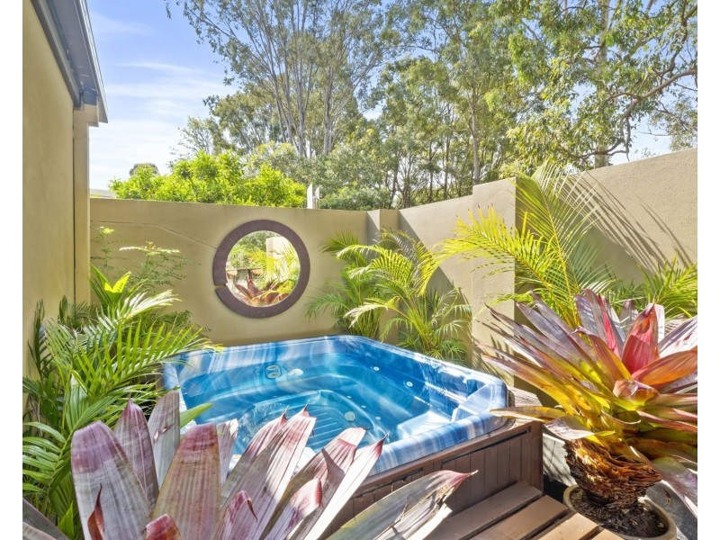 8 Tranmere Close, Robina QLD 4226