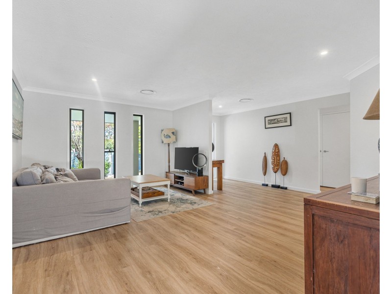 7 Manakin Avenue, Burleigh Waters QLD 4220