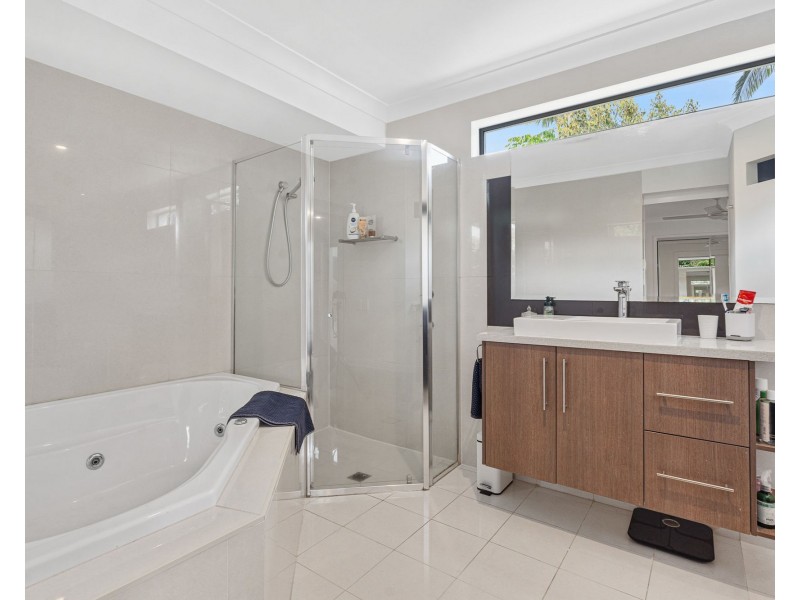 7 Manakin Avenue, Burleigh Waters QLD 4220