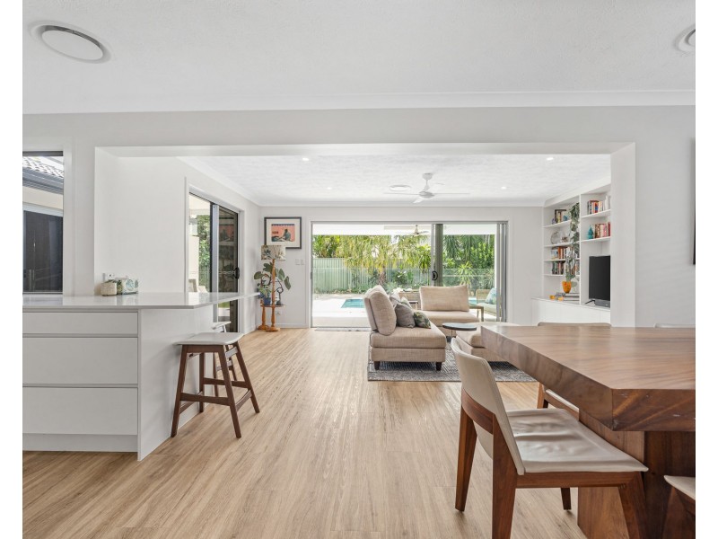 7 Manakin Avenue, Burleigh Waters QLD 4220