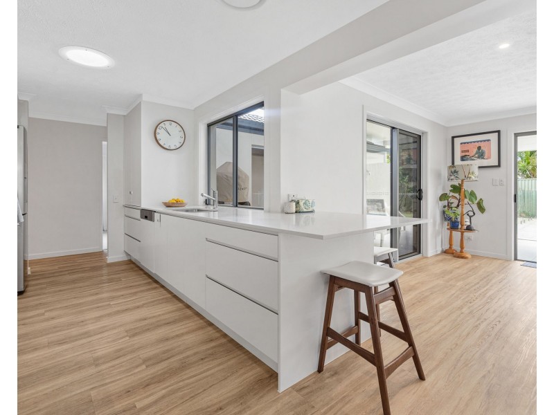 7 Manakin Avenue, Burleigh Waters QLD 4220