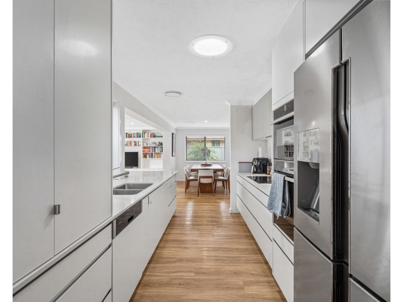 7 Manakin Avenue, Burleigh Waters QLD 4220