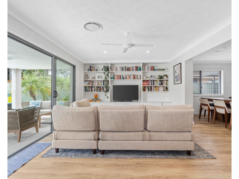 7 Manakin Avenue, Burleigh Waters QLD 4220