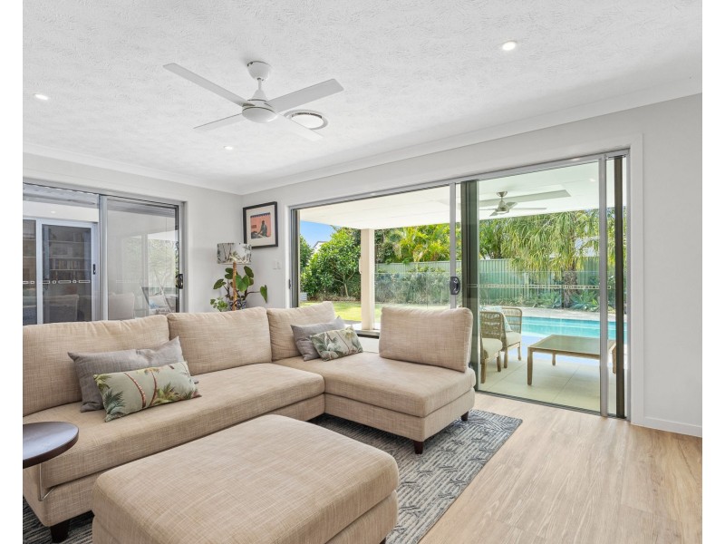 7 Manakin Avenue, Burleigh Waters QLD 4220