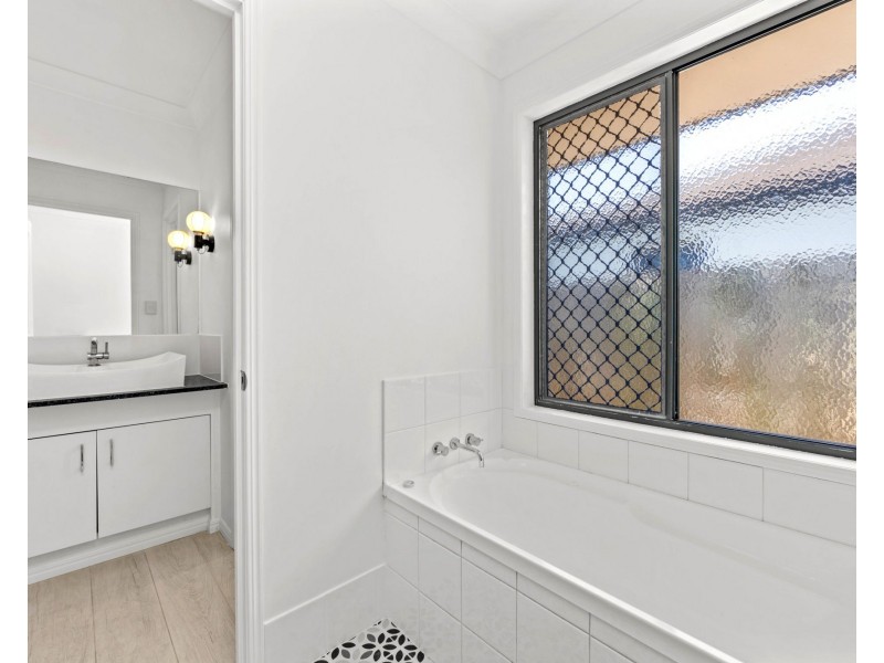 63 Serafina Drive, Helensvale QLD 4212