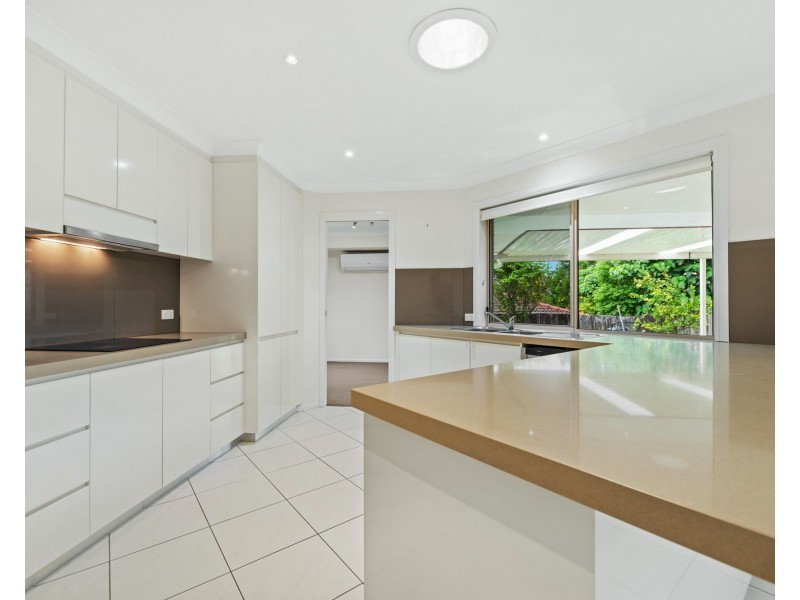 8 Coen Pl, Helensvale QLD 4212