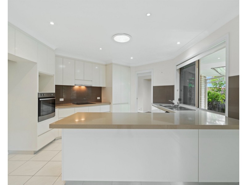 8 Coen Pl, Helensvale QLD 4212