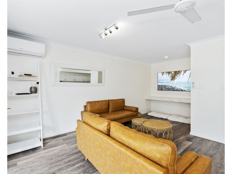 27/7-9 Santa Cruz Boulevard, Clear Island Waters QLD 4226