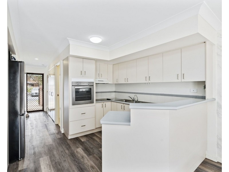 27/7-9 Santa Cruz Boulevard, Clear Island Waters QLD 4226