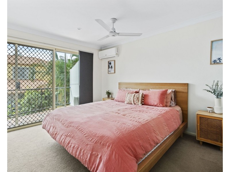 27/7-9 Santa Cruz Boulevard, Clear Island Waters QLD 4226