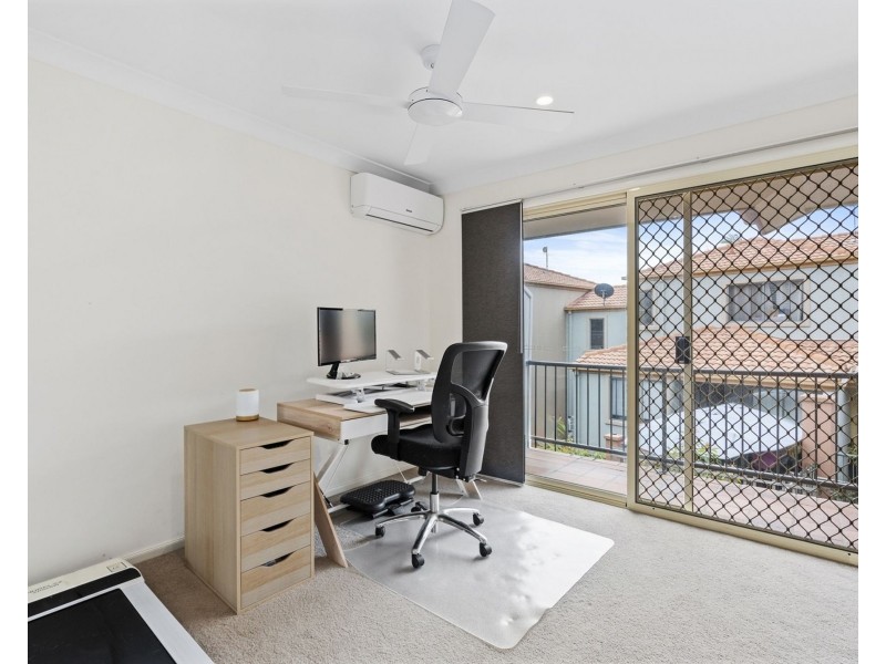27/7-9 Santa Cruz Boulevard, Clear Island Waters QLD 4226
