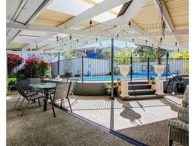 1/203 Central Street, Labrador QLD 4215