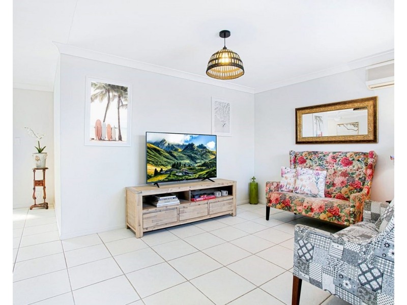 1/203 Central Street, Labrador QLD 4215