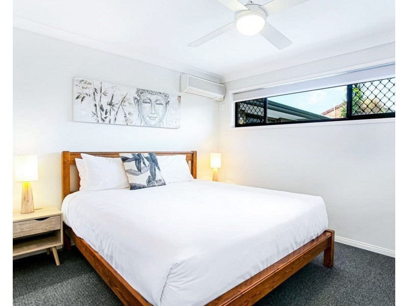 1/203 Central Street, Labrador QLD 4215