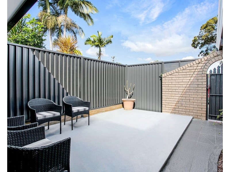 1/203 Central Street, Labrador QLD 4215