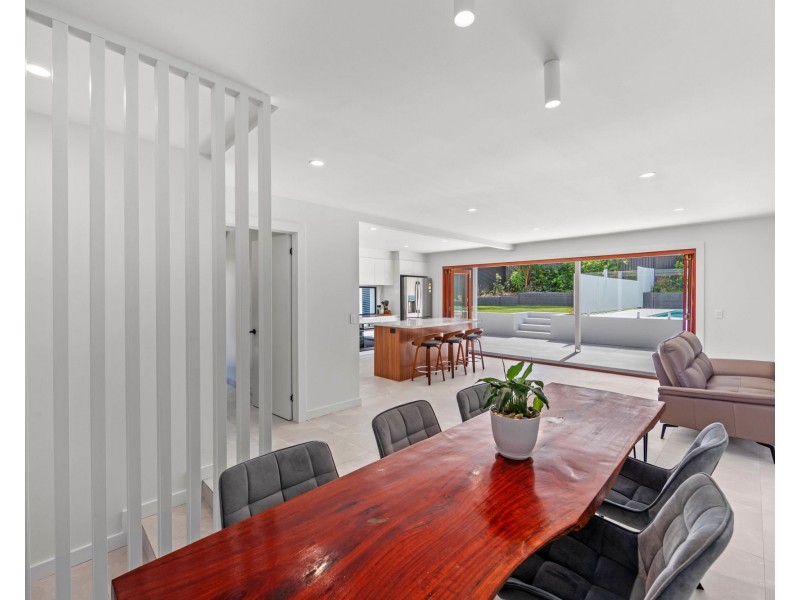 20 Evans Drive, Benowa QLD 4217