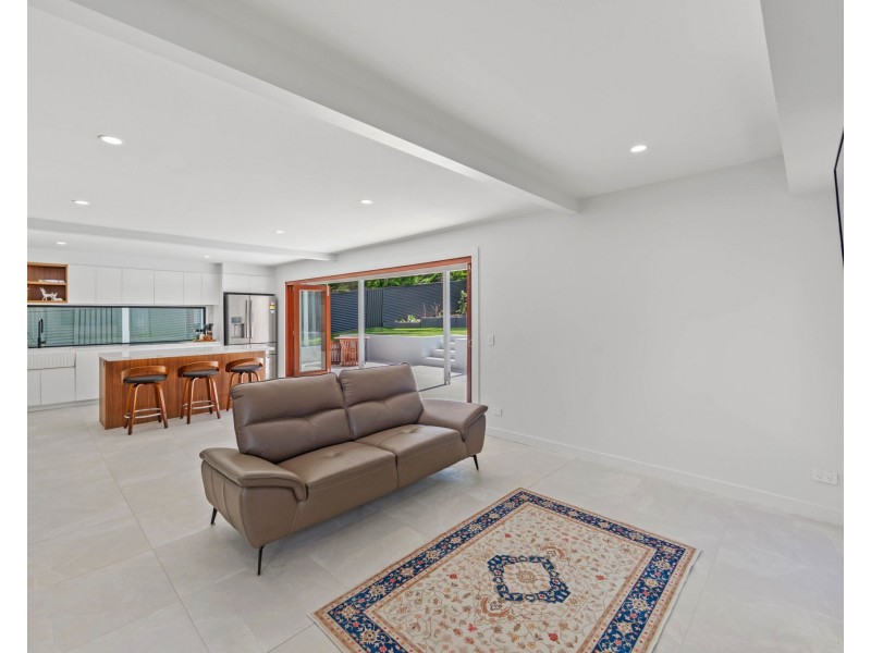20 Evans Drive, Benowa QLD 4217