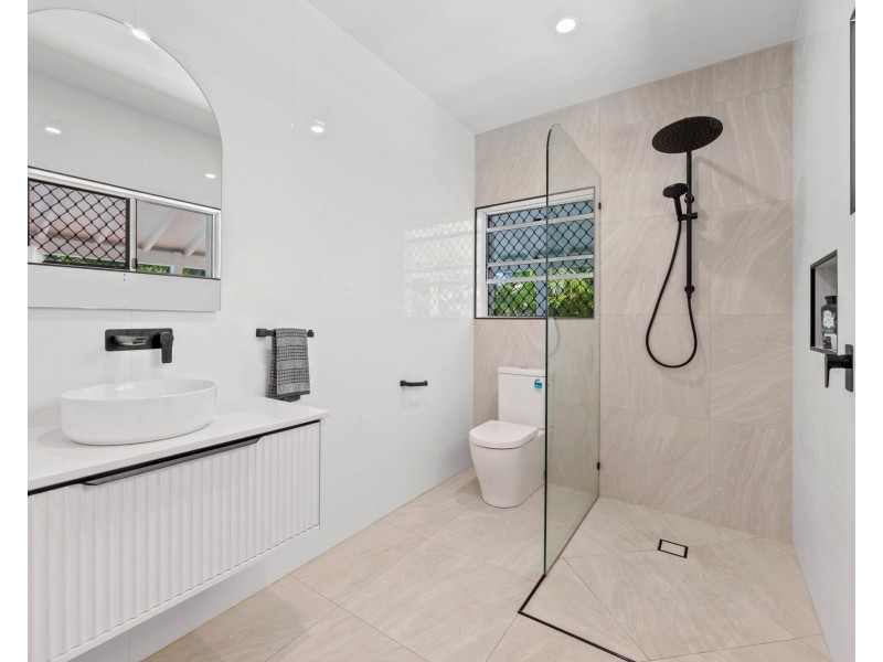 20 Evans Drive, Benowa QLD 4217
