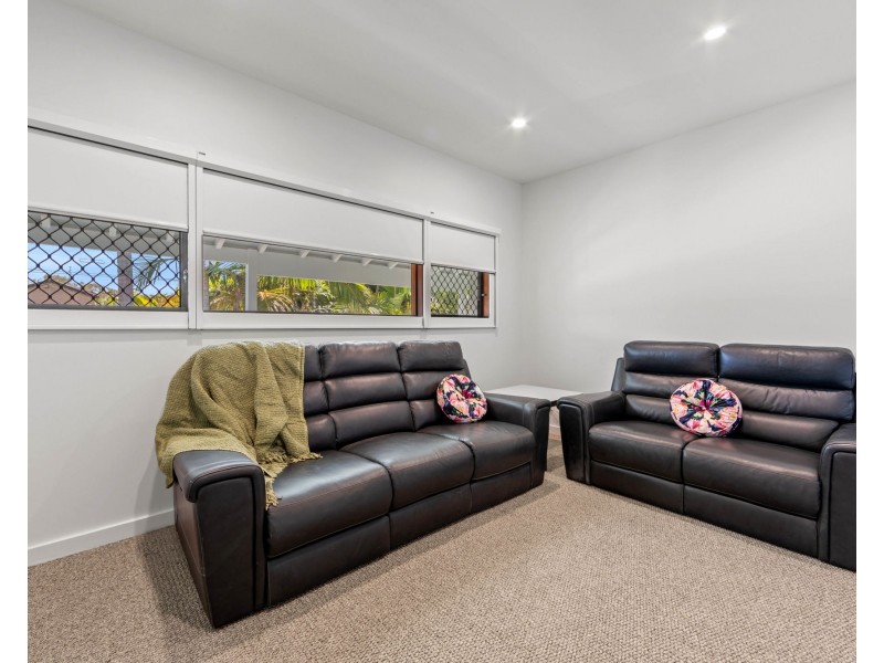20 Evans Drive, Benowa QLD 4217