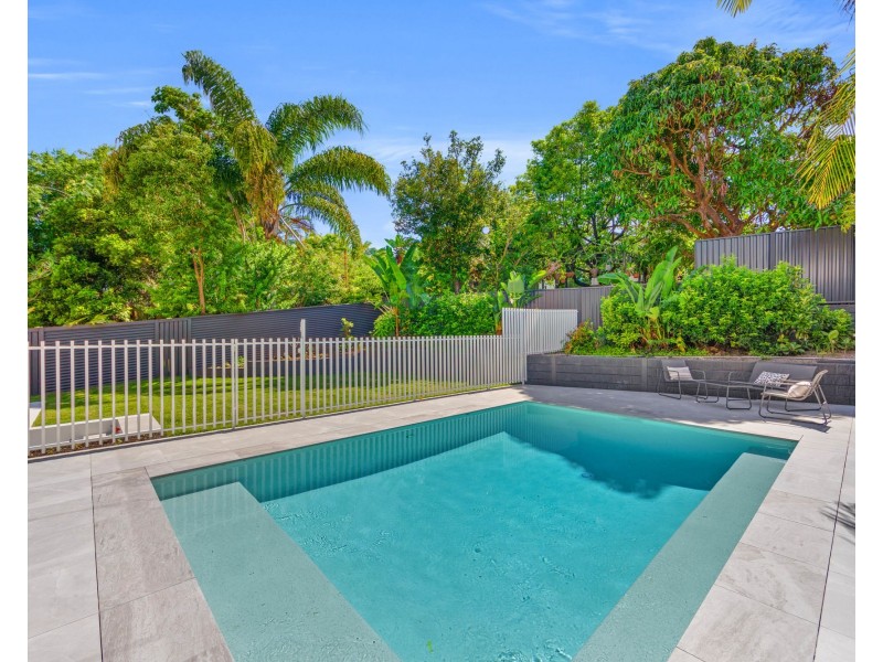 20 Evans Drive, Benowa QLD 4217