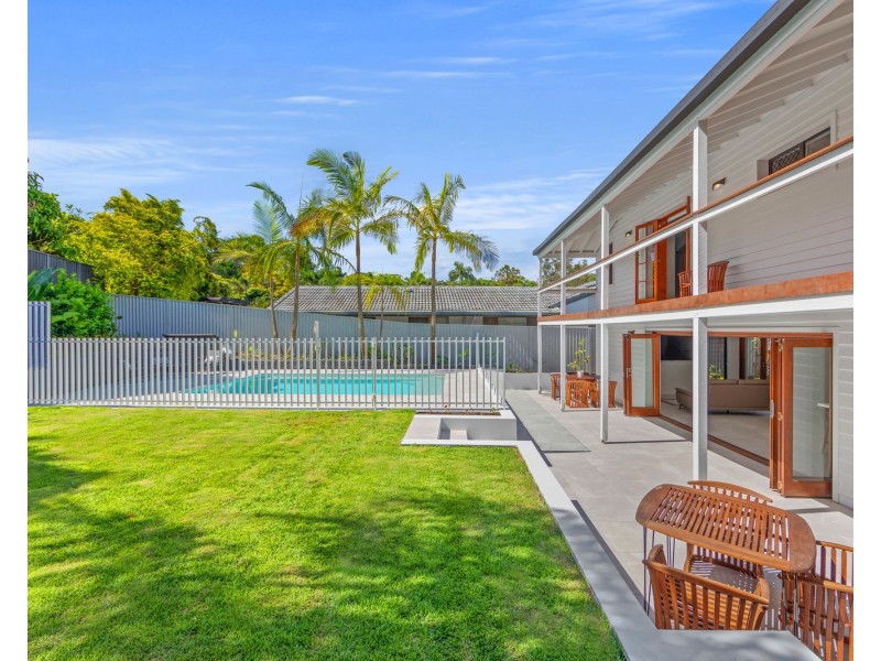 20 Evans Drive, Benowa QLD 4217
