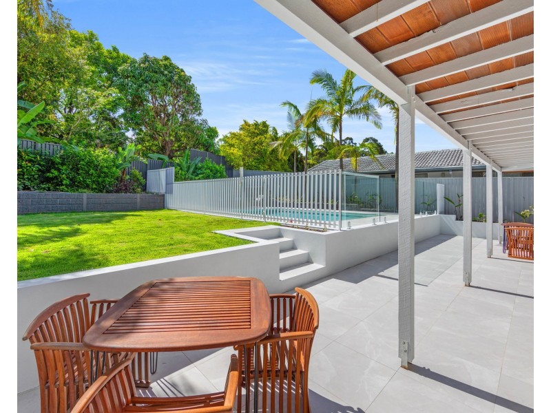 20 Evans Drive, Benowa QLD 4217
