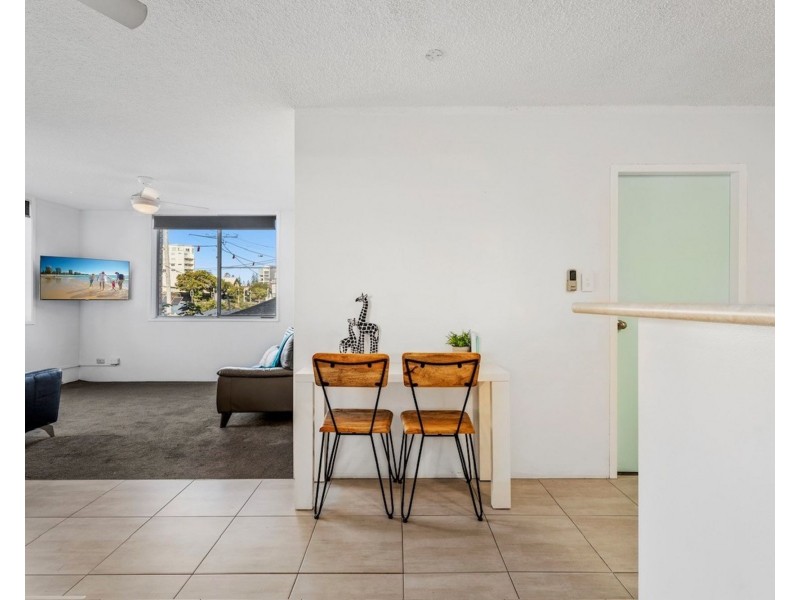 6/1976 Gold Coast Highway, Miami QLD 4220