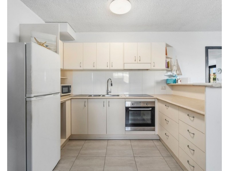 6/1976 Gold Coast Highway, Miami QLD 4220