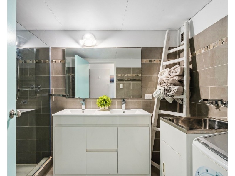 6/1976 Gold Coast Highway, Miami QLD 4220