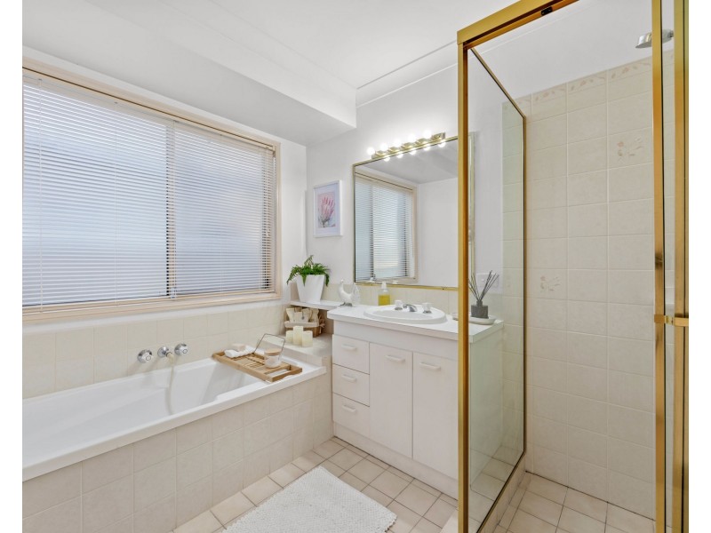 4 Ridgevale Drive, Helensvale QLD 4212