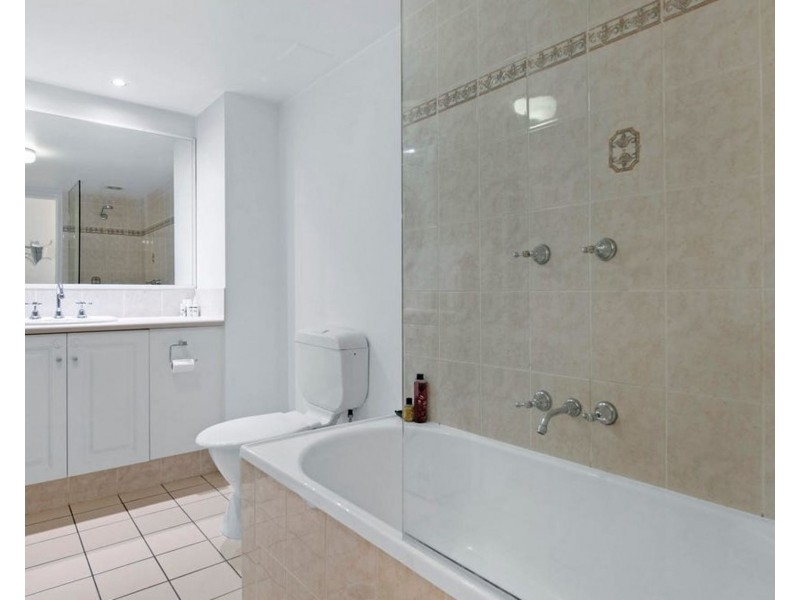 8/74-78 Thomas Drive, Surfers Paradise QLD 4217