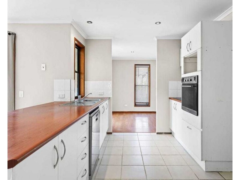 51 STUDIO DR, Oxenford QLD 4210