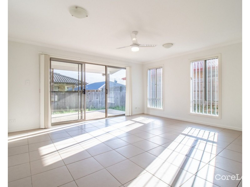 2/1 Niccy Rd, Coomera QLD 4209