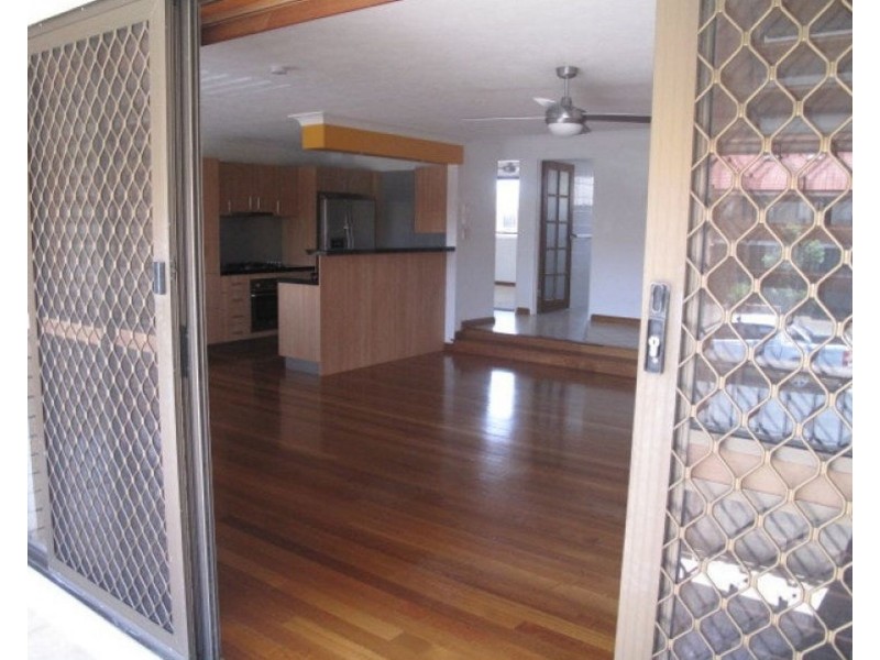 2/1 Angie Street, Mermaid Waters QLD 4218