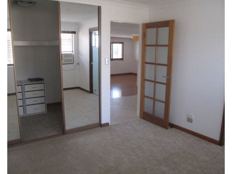 2/1 Angie Street, Mermaid Waters QLD 4218