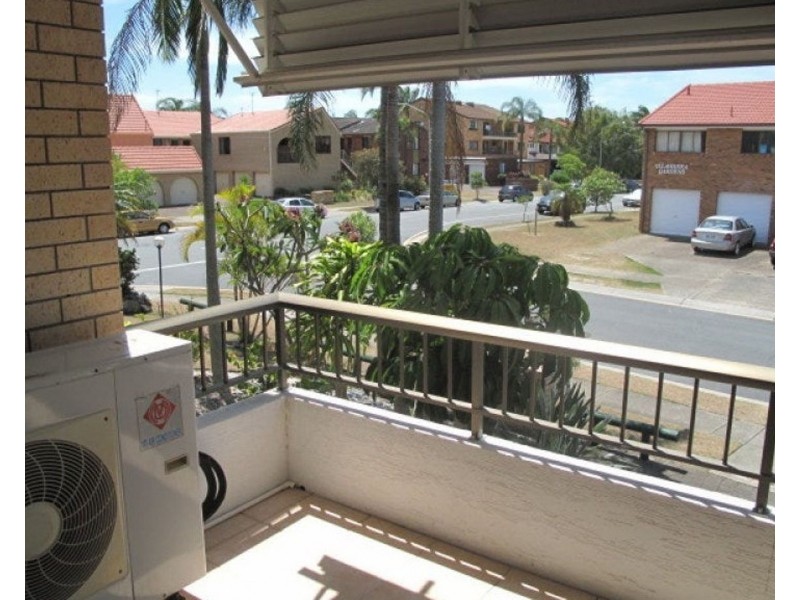 2/1 Angie Street, Mermaid Waters QLD 4218