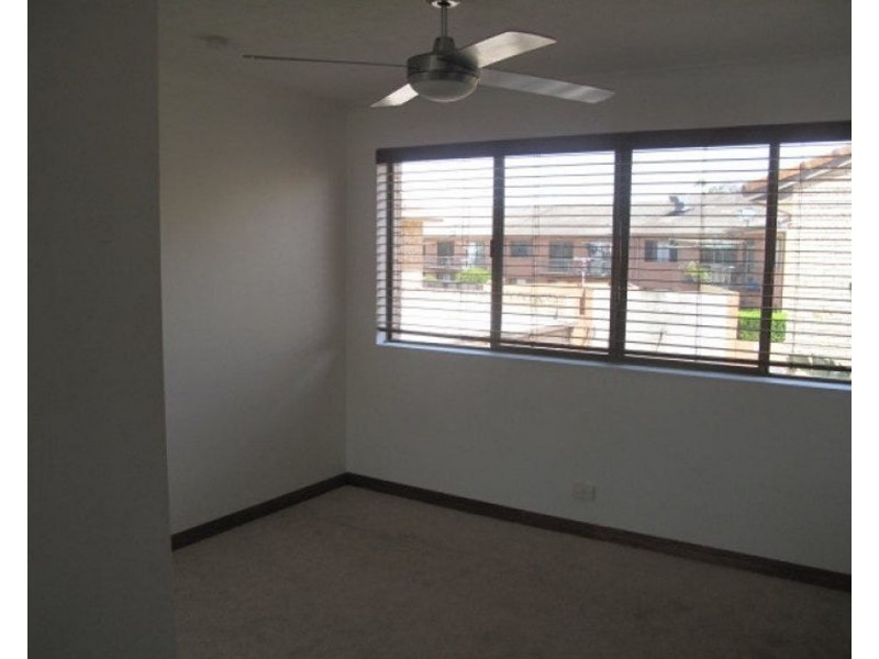 2/1 Angie Street, Mermaid Waters QLD 4218